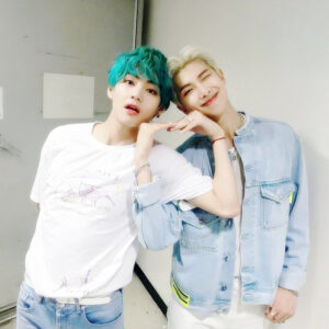 دانلود آهنگ V & Rap Monster 4 O’Clock