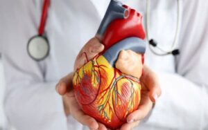 ویزیت متخصص قلب در منزل